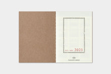 Laden Sie das Bild in den Galerie-Viewer, TRAVELER&#39;S COMPANY - Traveler&#39;s Notebook Passport - 2025 Wochenplaner 